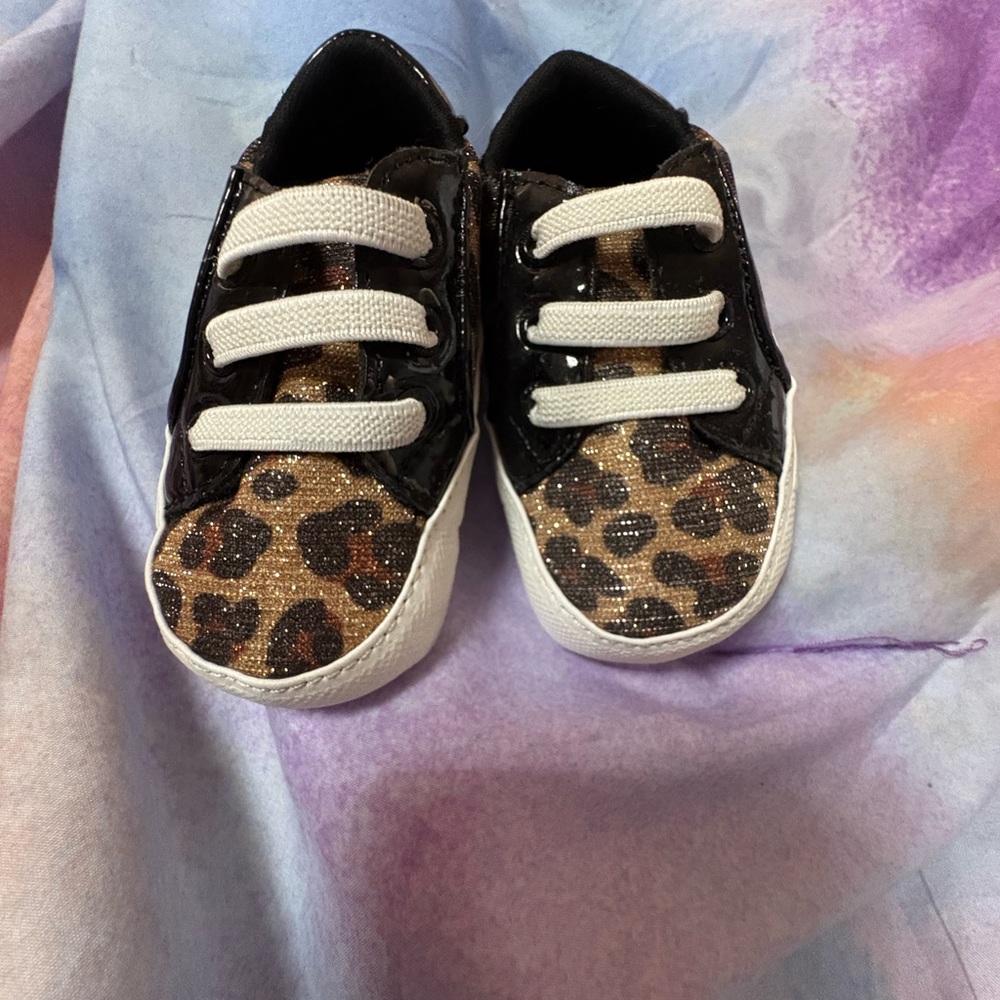 MICHAEL Michael Kors Leopard Print Baby Shoes with White Straps